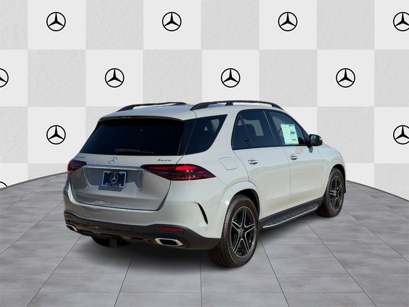 Mercedes-Benz GLE Vehicle Full-screen Gallery Image 3