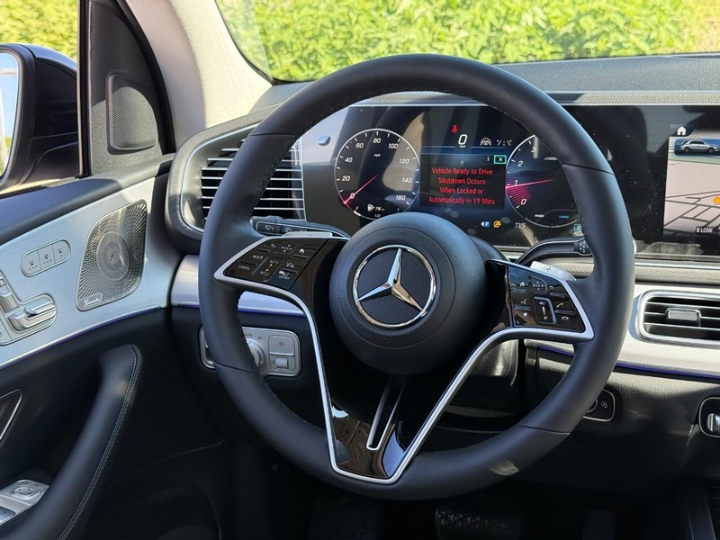 Mercedes-Benz GLE Vehicle Full-screen Gallery Image 10