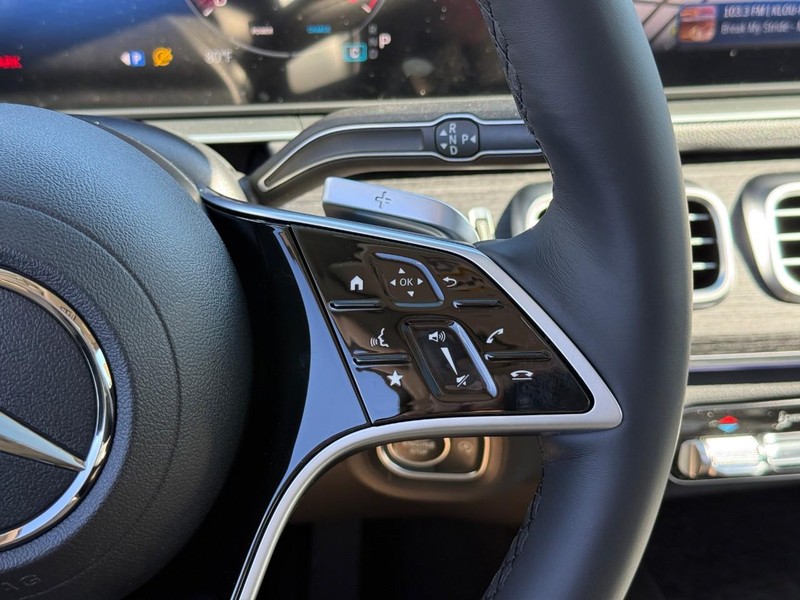 Mercedes-Benz GLE Vehicle Full-screen Gallery Image 18