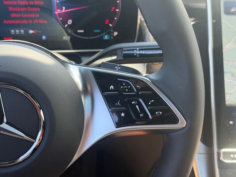 Mercedes-Benz GLC Vehicle Full-screen Gallery Image 18