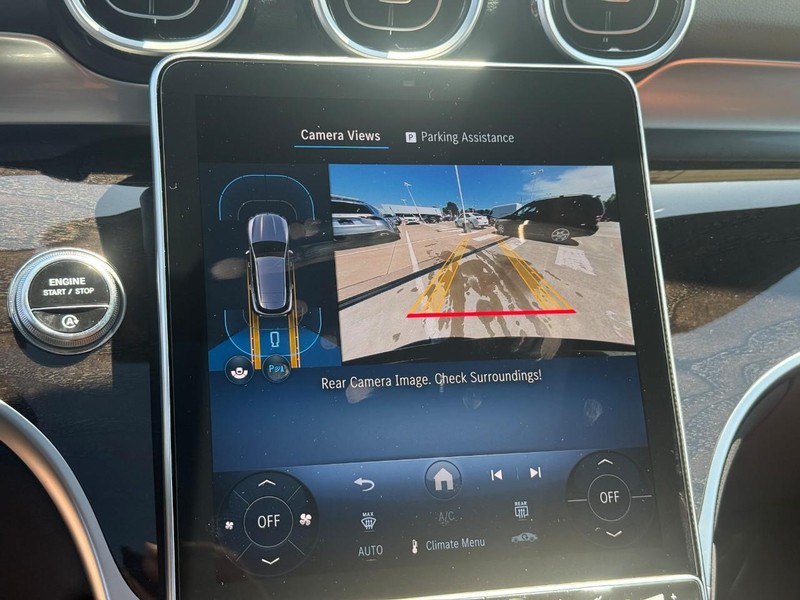 Mercedes-Benz GLC Vehicle Full-screen Gallery Image 19