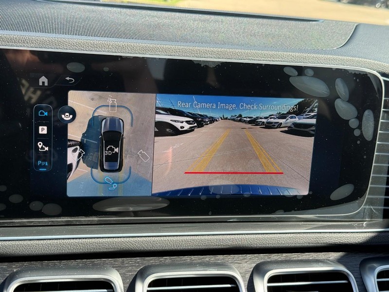 Mercedes-Benz GLE Vehicle Full-screen Gallery Image 19