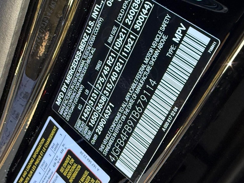 Mercedes-Benz GLE Vehicle Full-screen Gallery Image 20