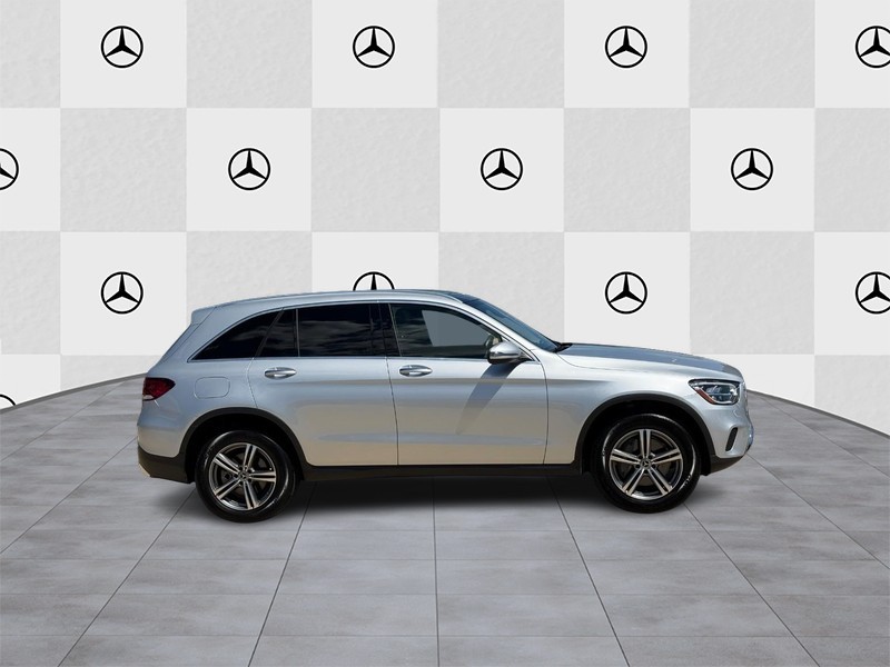 Mercedes-Benz GLC Vehicle Full-screen Gallery Image 2