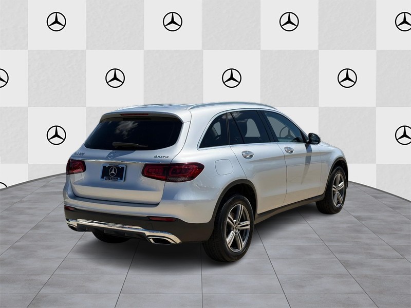 Mercedes-Benz GLC Vehicle Full-screen Gallery Image 3