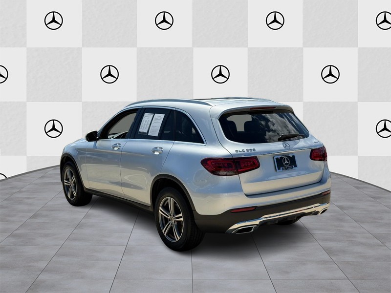 Mercedes-Benz GLC Vehicle Full-screen Gallery Image 4
