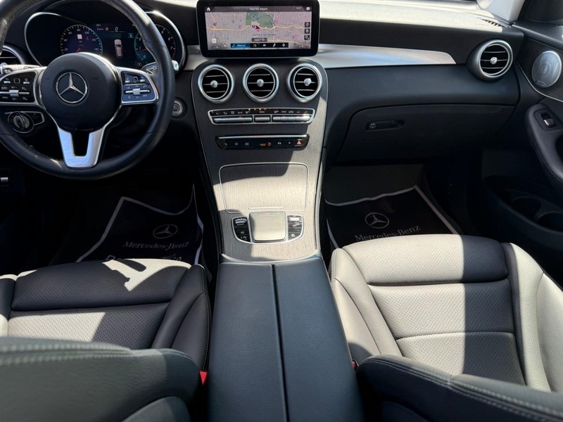 Mercedes-Benz GLC Vehicle Full-screen Gallery Image 13