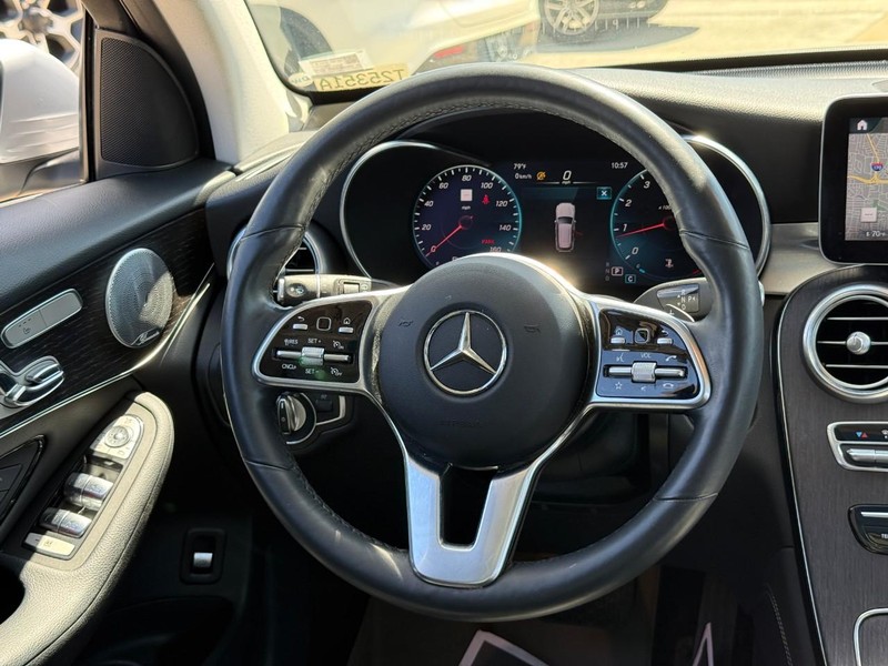 Mercedes-Benz GLC Vehicle Full-screen Gallery Image 14
