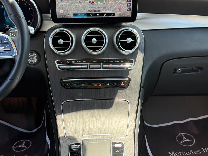 Mercedes-Benz GLC Vehicle Full-screen Gallery Image 16