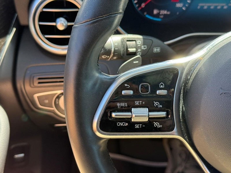 Mercedes-Benz GLC Vehicle Full-screen Gallery Image 21