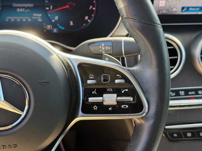 Mercedes-Benz GLC Vehicle Full-screen Gallery Image 22