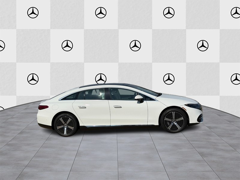 Mercedes-Benz EQS Vehicle Full-screen Gallery Image 02