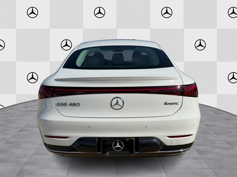 Mercedes-Benz EQS Vehicle Full-screen Gallery Image 06