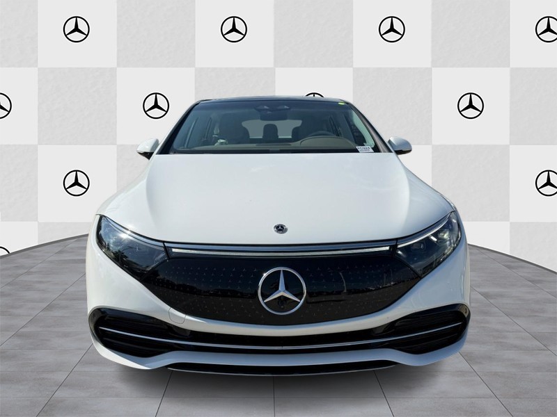 Mercedes-Benz EQS Vehicle Full-screen Gallery Image 07