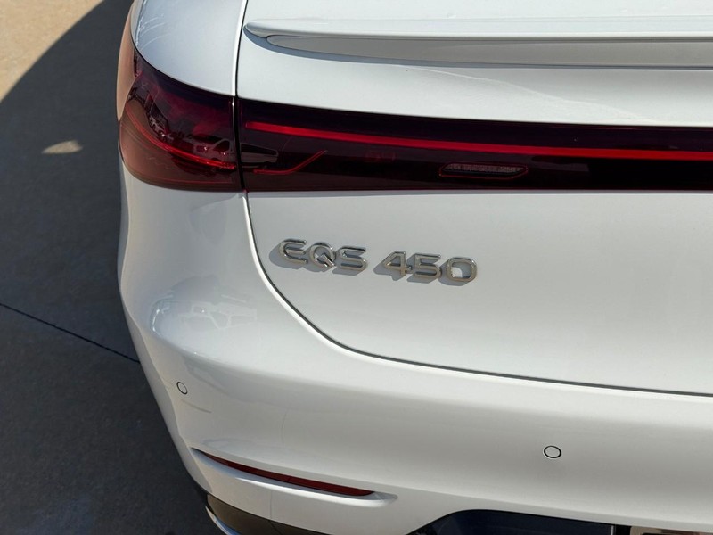 Mercedes-Benz EQS Vehicle Full-screen Gallery Image 10
