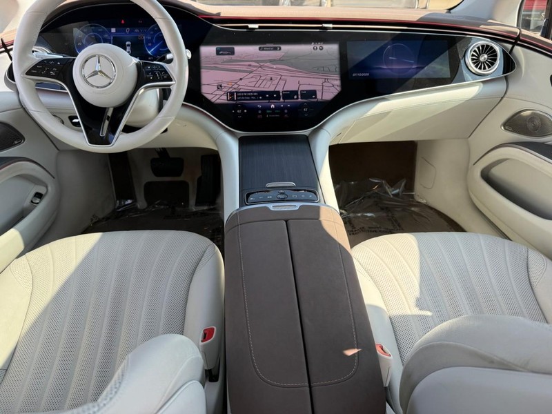 Mercedes-Benz EQS Vehicle Full-screen Gallery Image 13