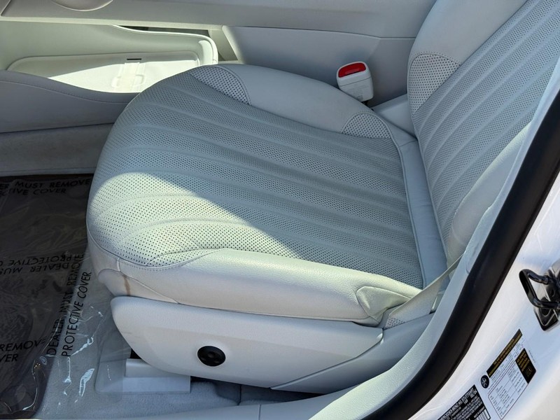 Mercedes-Benz EQS Vehicle Full-screen Gallery Image 19