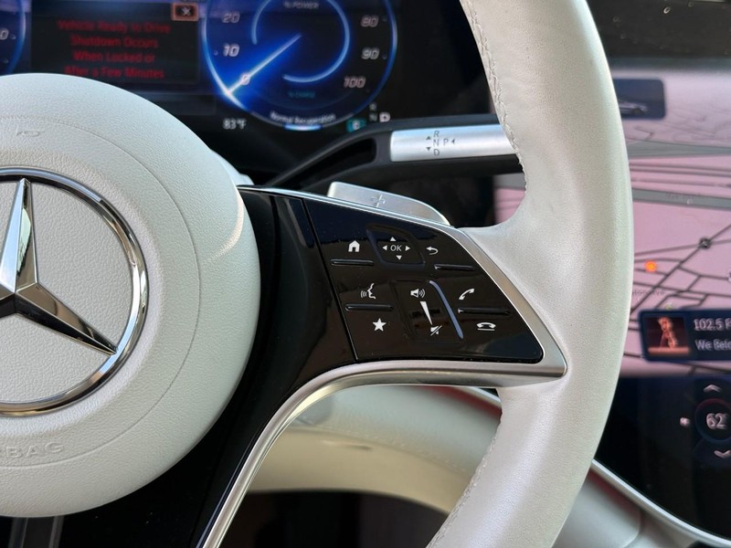 Mercedes-Benz EQS Vehicle Full-screen Gallery Image 21