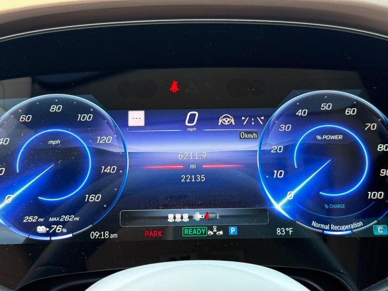 Mercedes-Benz EQS Vehicle Full-screen Gallery Image 22