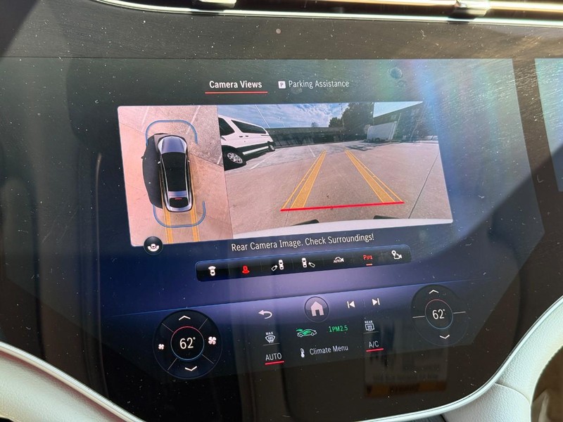 Mercedes-Benz EQS Vehicle Full-screen Gallery Image 23