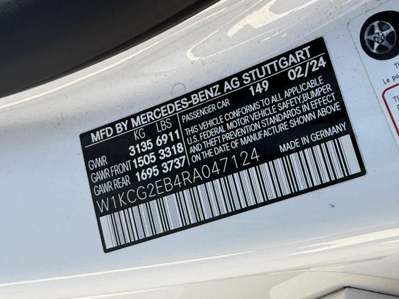 Mercedes-Benz EQS Vehicle Full-screen Gallery Image 24