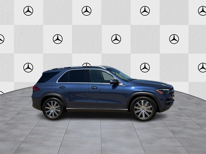 Mercedes-Benz GLE Vehicle Full-screen Gallery Image 2