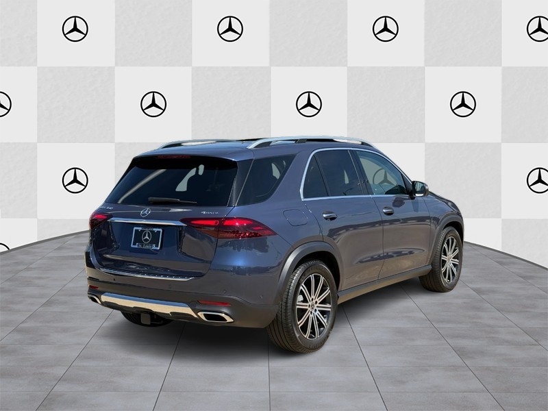 Mercedes-Benz GLE Vehicle Full-screen Gallery Image 3