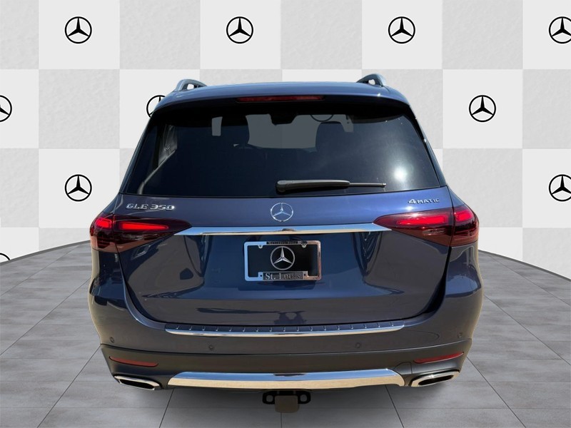 Mercedes-Benz GLE Vehicle Full-screen Gallery Image 6