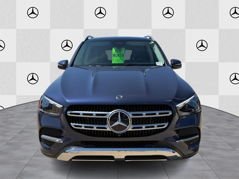 Mercedes-Benz GLE Vehicle Full-screen Gallery Image 7