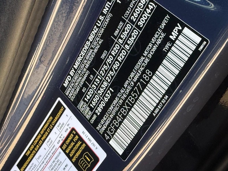 Mercedes-Benz GLE Vehicle Full-screen Gallery Image 25