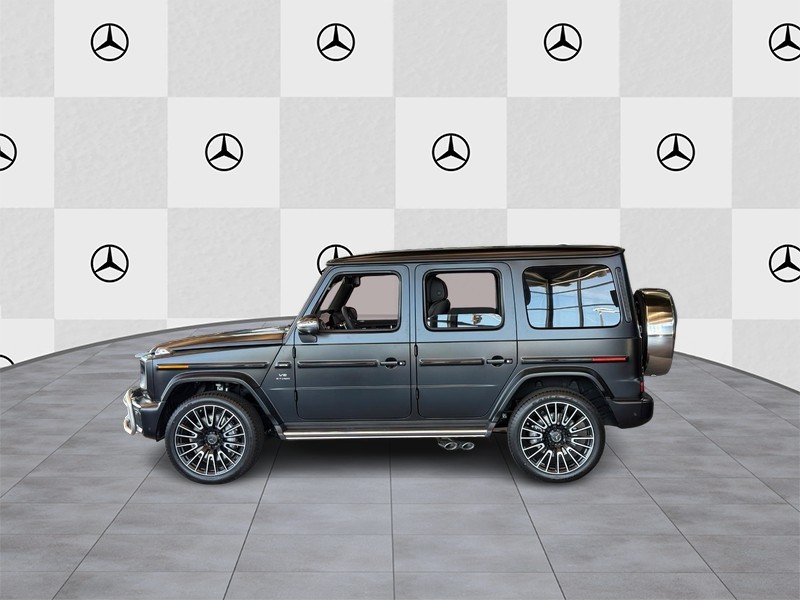 Mercedes-Benz G-Class Vehicle Full-screen Gallery Image 2