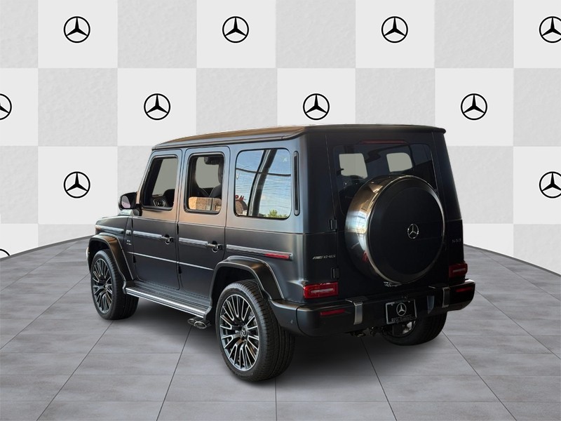 Mercedes-Benz G-Class Vehicle Full-screen Gallery Image 3