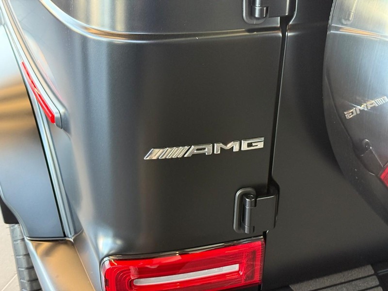 Mercedes-Benz G-Class Vehicle Full-screen Gallery Image 5