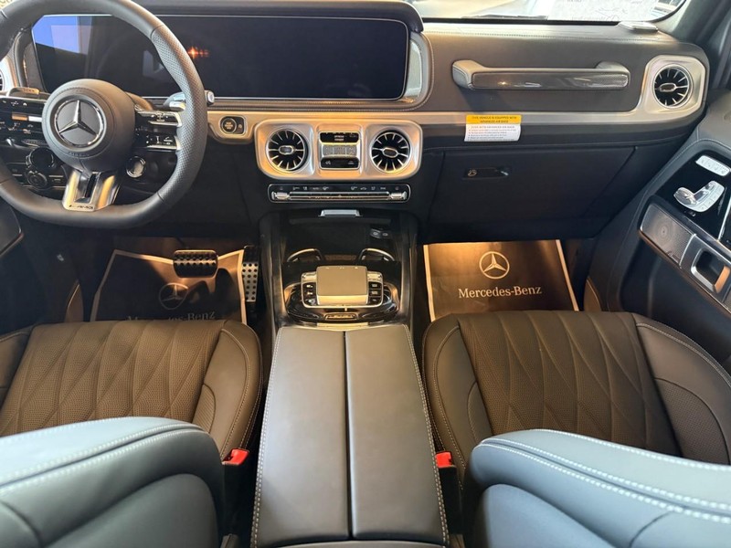 Mercedes-Benz G-Class Vehicle Full-screen Gallery Image 8