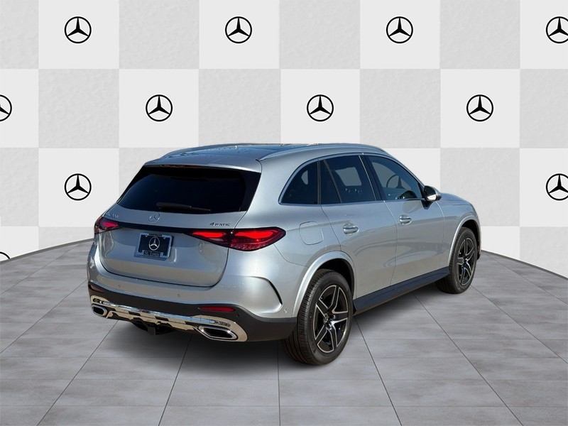 Mercedes-Benz GLC Vehicle Full-screen Gallery Image 3