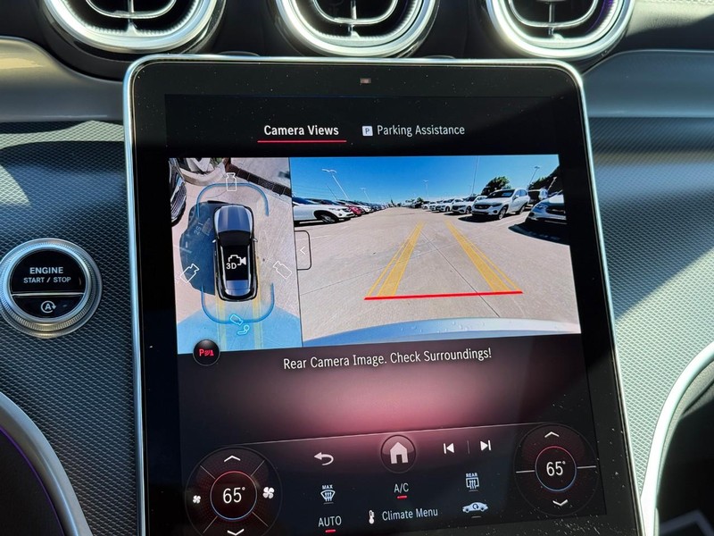 Mercedes-Benz GLC Vehicle Full-screen Gallery Image 18