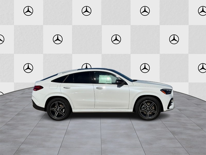 Mercedes-Benz GLE Vehicle Full-screen Gallery Image 2