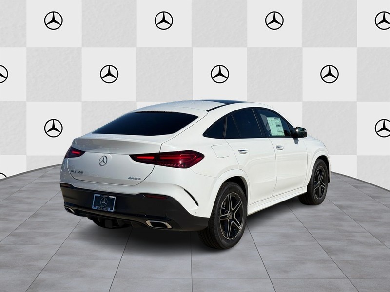 Mercedes-Benz GLE Vehicle Full-screen Gallery Image 3