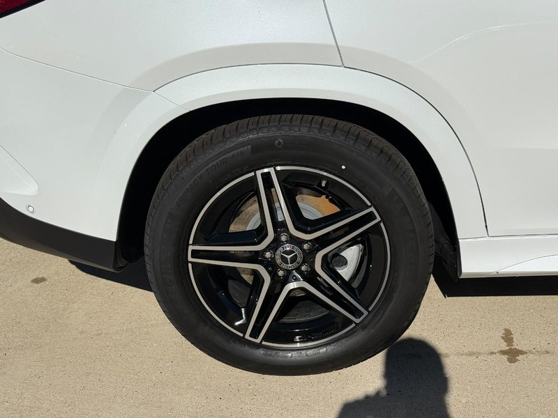 Mercedes-Benz GLE Vehicle Full-screen Gallery Image 7