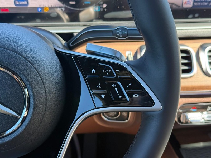 Mercedes-Benz GLE Vehicle Full-screen Gallery Image 19