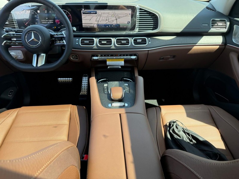 Mercedes-Benz GLS Vehicle Full-screen Gallery Image 9