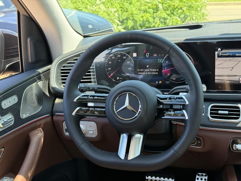 Mercedes-Benz GLS Vehicle Full-screen Gallery Image 10