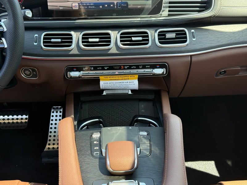 Mercedes-Benz GLS Vehicle Full-screen Gallery Image 12