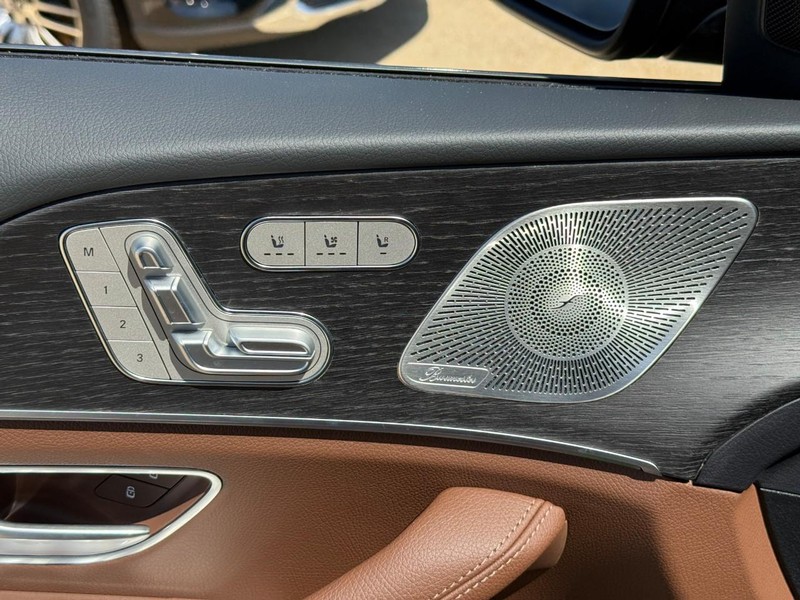 Mercedes-Benz GLS Vehicle Full-screen Gallery Image 14