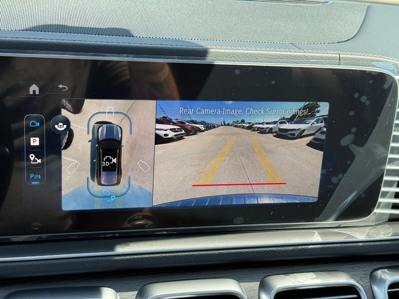 Mercedes-Benz GLS Vehicle Full-screen Gallery Image 20