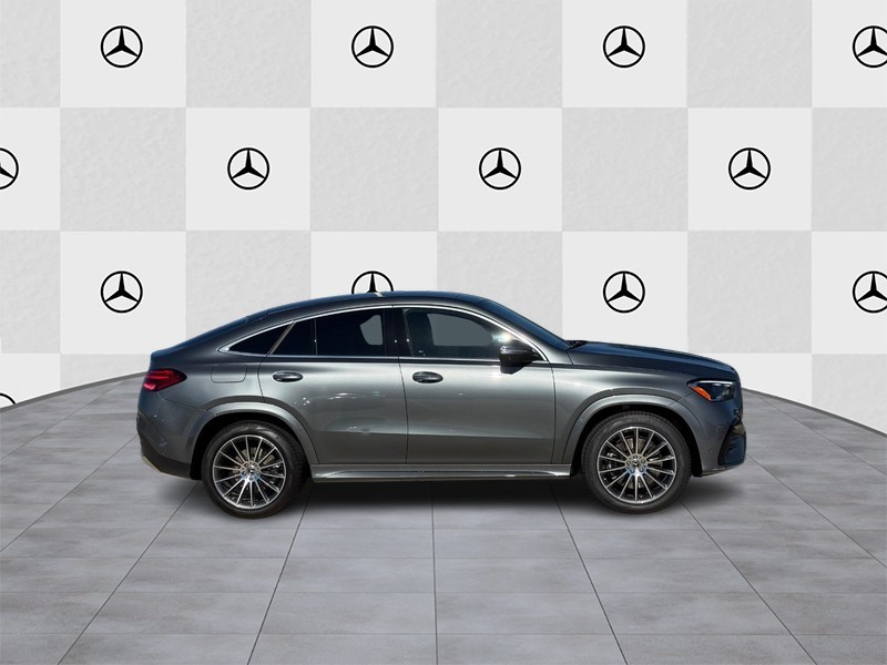 Mercedes-Benz GLE Vehicle Full-screen Gallery Image 2