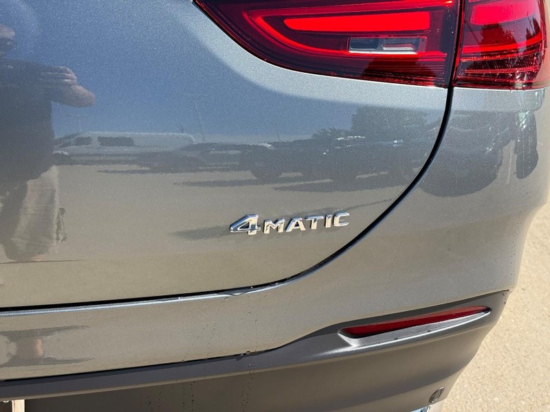 Mercedes-Benz GLE Vehicle Full-screen Gallery Image 5
