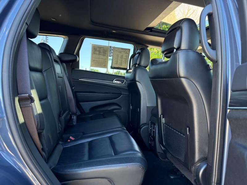Jeep Grand Cherokee Vehicle Full-screen Gallery Image 11