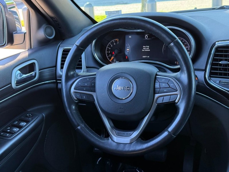 Jeep Grand Cherokee Vehicle Full-screen Gallery Image 13
