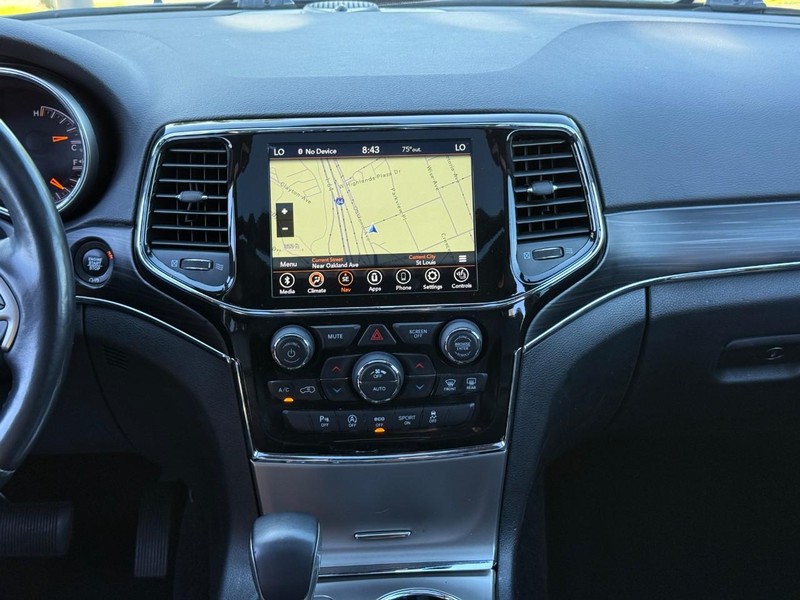 Jeep Grand Cherokee Vehicle Full-screen Gallery Image 14